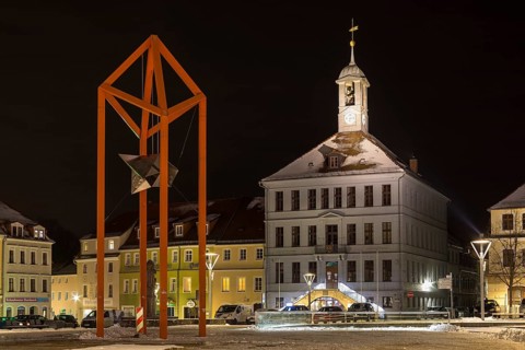 Altmarkt with steel sculpture and town hall