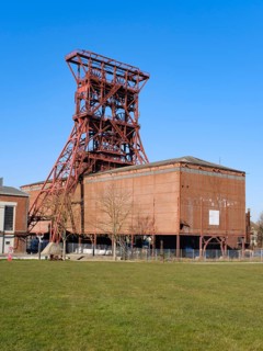 Double strut frame with machine hall in Consol Park