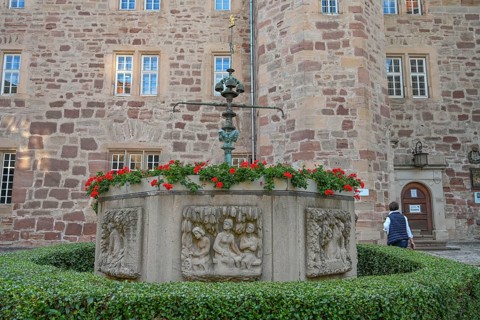 Frau Holle Fountain