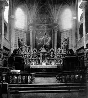 Parish Church of St. Nicholas High Altar in front of the reconstruction 1887