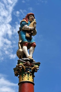 Sculpture on the Pfeiferbrunnen in Spitalgasse