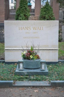 Grab Hans Wall