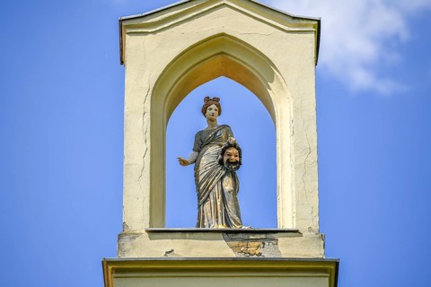Statue