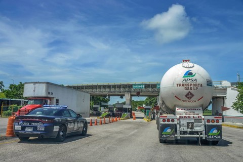 Toll station between Yucatan and Campeche
