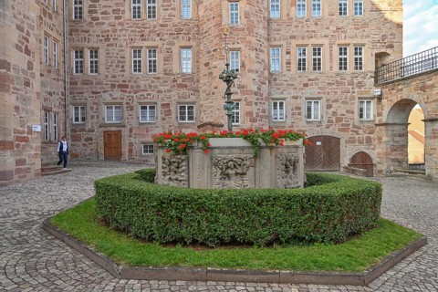 Frau Holle Fountain