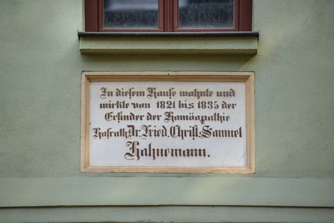 Memorial plaque