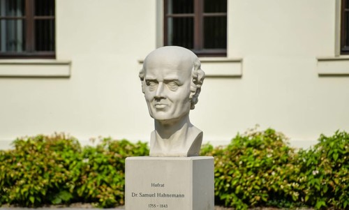 Monument to Samuel Hahnemann