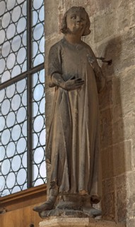 Sculpture of the bridal portal
