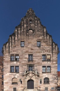 Façade with entrance portal of the courthouse