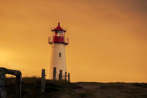 List-ost lighthouse
