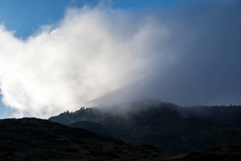 Fog in the high valley on an autumn evening at Potlakopf