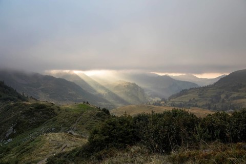 Fog in the high valley on an autumn evening at Potlakopf