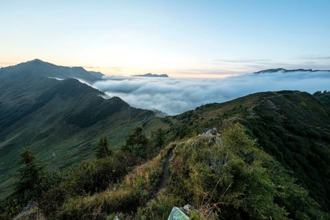 Fog in the high valley on an autumn evening at Potlakopf
