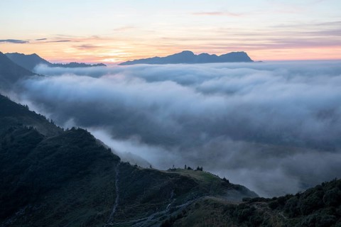 Fog in the high valley on an autumn evening at Potlakopf