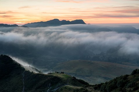 Fog in the high valley on an autumn evening at Potlakopf
