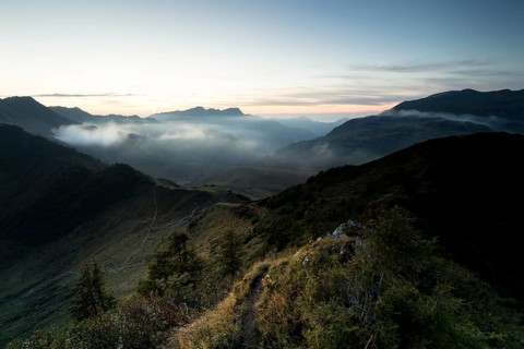 Fog in the high valley on an autumn evening at Potlakopf