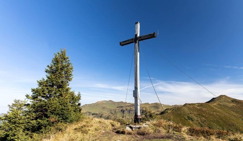 Summit cross in the morning light on Portlakopf