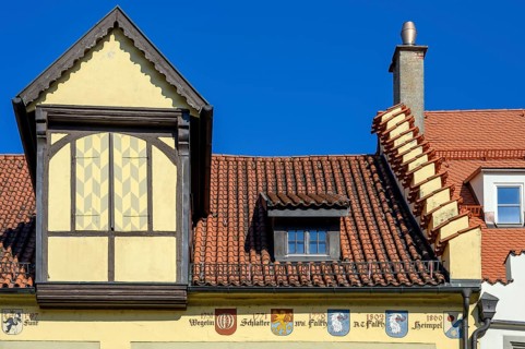 Plain tiles