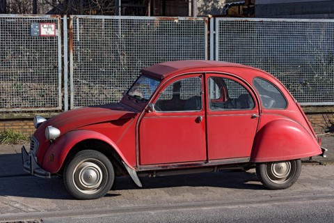 Red 2 CV6 Club on the road