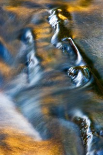 Flowing water with light reflections