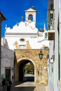 The most famous entrance to old town of Faro called Arco da vila