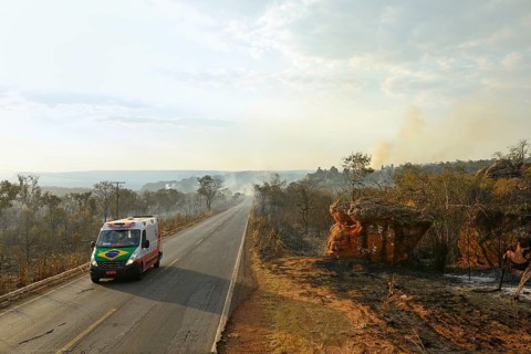 Ambulance on the main road 251 during a bushfire