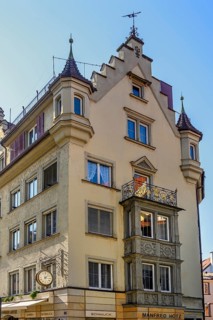 Renaissance gable with bay window