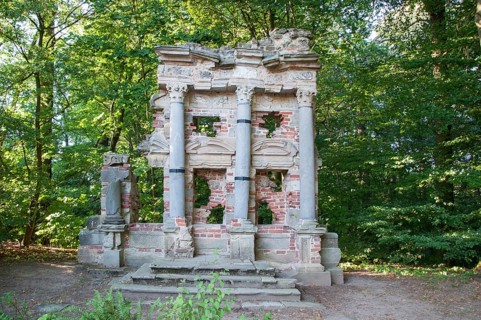 Tomb of Wilhelmine's favourite dog