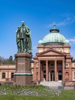 Kaiser-Wilhelms-Bad with monument to Kaiser Wilhelm I in the spa gardens