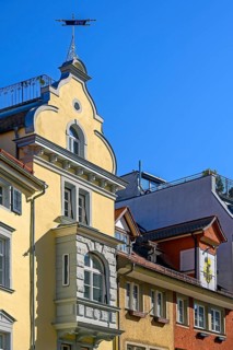 Renaissance gable with bay window