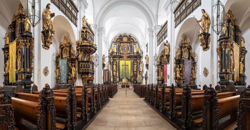 Lenten cloths cover altarpieces