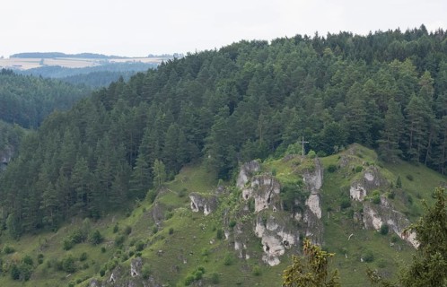 Dry slopes and boulders near Pottenstein