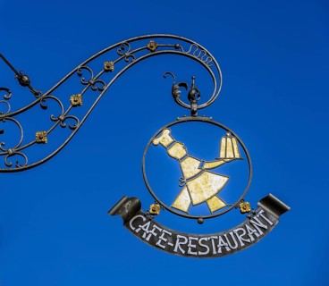 Nose sign with confectioner figure
