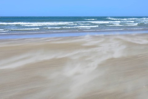 Flying sand at Praia de Mocambique beach