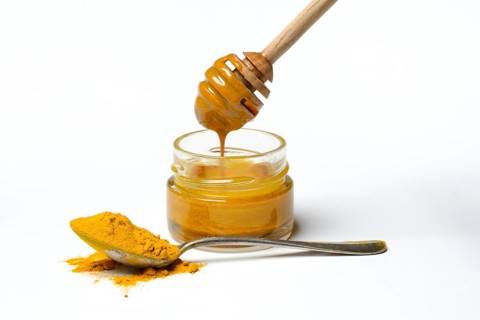 Bee honey with turmeric and turmeric powder