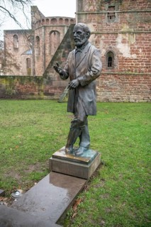 Konrad Duden statue