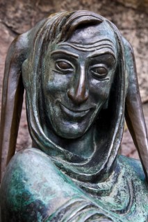 Portrait of Till Eulenspiegel sculpture