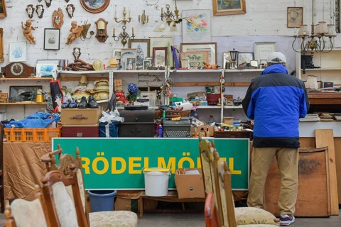 Indoor flea market at the Arena