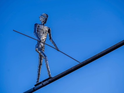 Stainless steel sculpture 'Walking Man' by the Frankfurt artist E. R. Nele above Friedberger Strasse