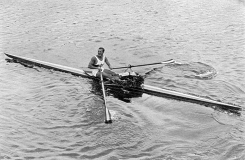 Gustav Schaefer from the Dresden R. -V. the Olympic champion in the single sculls
