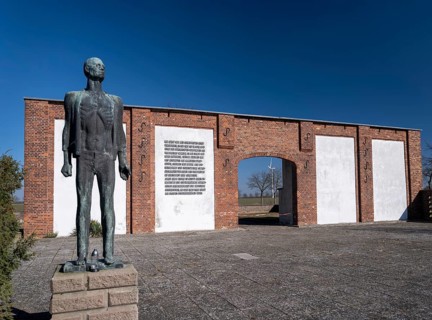 Feldscheune Isenschnibbe Gardelegen Memorial