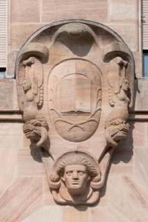 Coat of arms cartouche on the courthouse