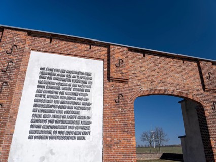 Isenschnibbe Gardelegen field barn memorial