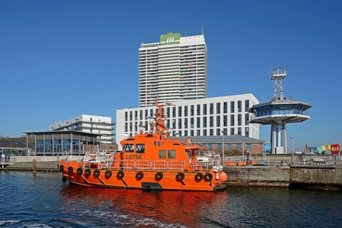 Pilot boat in front of the Hotel Maritim and Hotel Aja