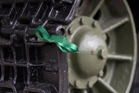 Green ribbon on a tank chain