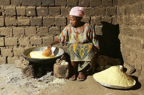 Woman preparing maniok flakes in Bamenda, Cameroon