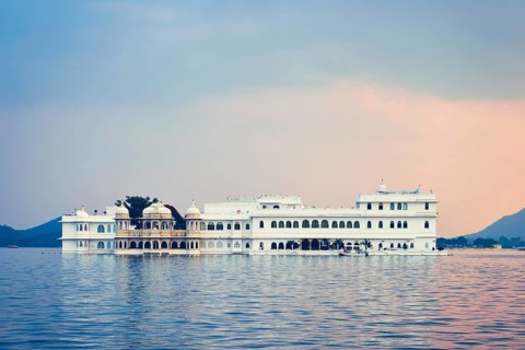 Romantic luxury India travel tourism