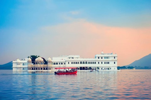 Romantic luxury India travel tourism