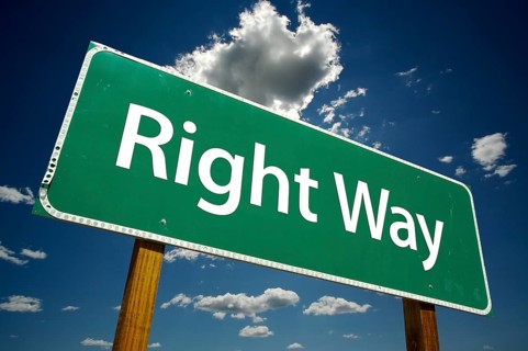 Right way road sign with dramatic clouds and sky