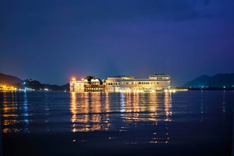 Romantic luxury India travel tourism